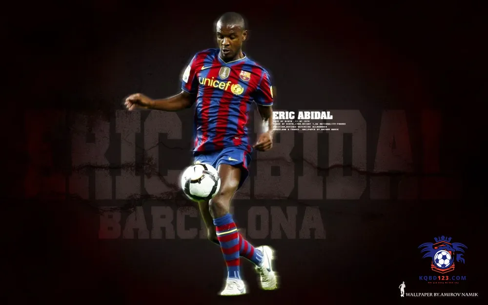 Eric Abidal hậu vệ xuất sắc nhất trong đội hình của Barca